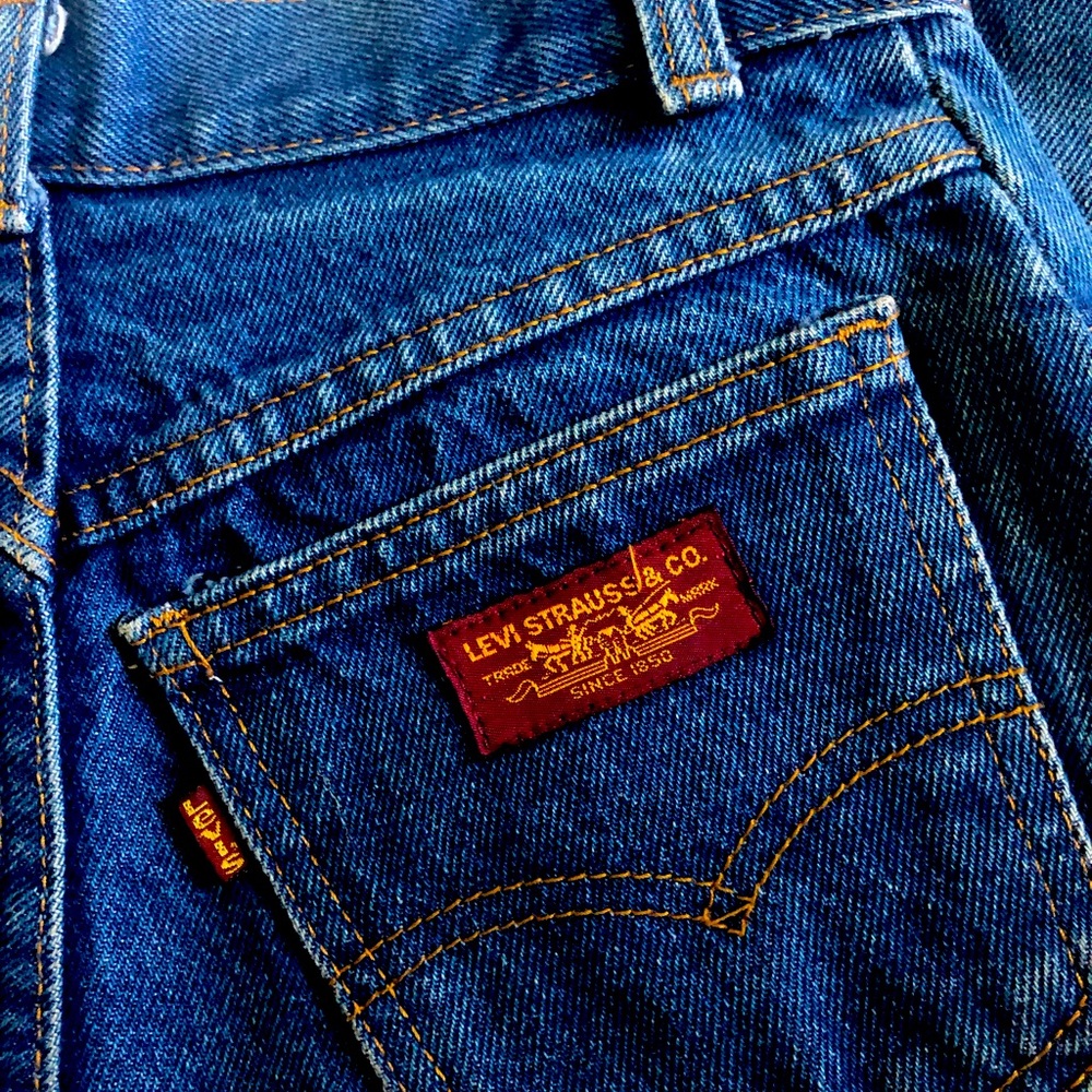 Vintage authentic Levi’s jeans!😍 size 24